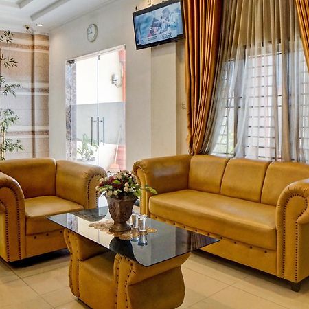 Oyo 92638 Jr Residence Syariah Medan Eksteriør billede