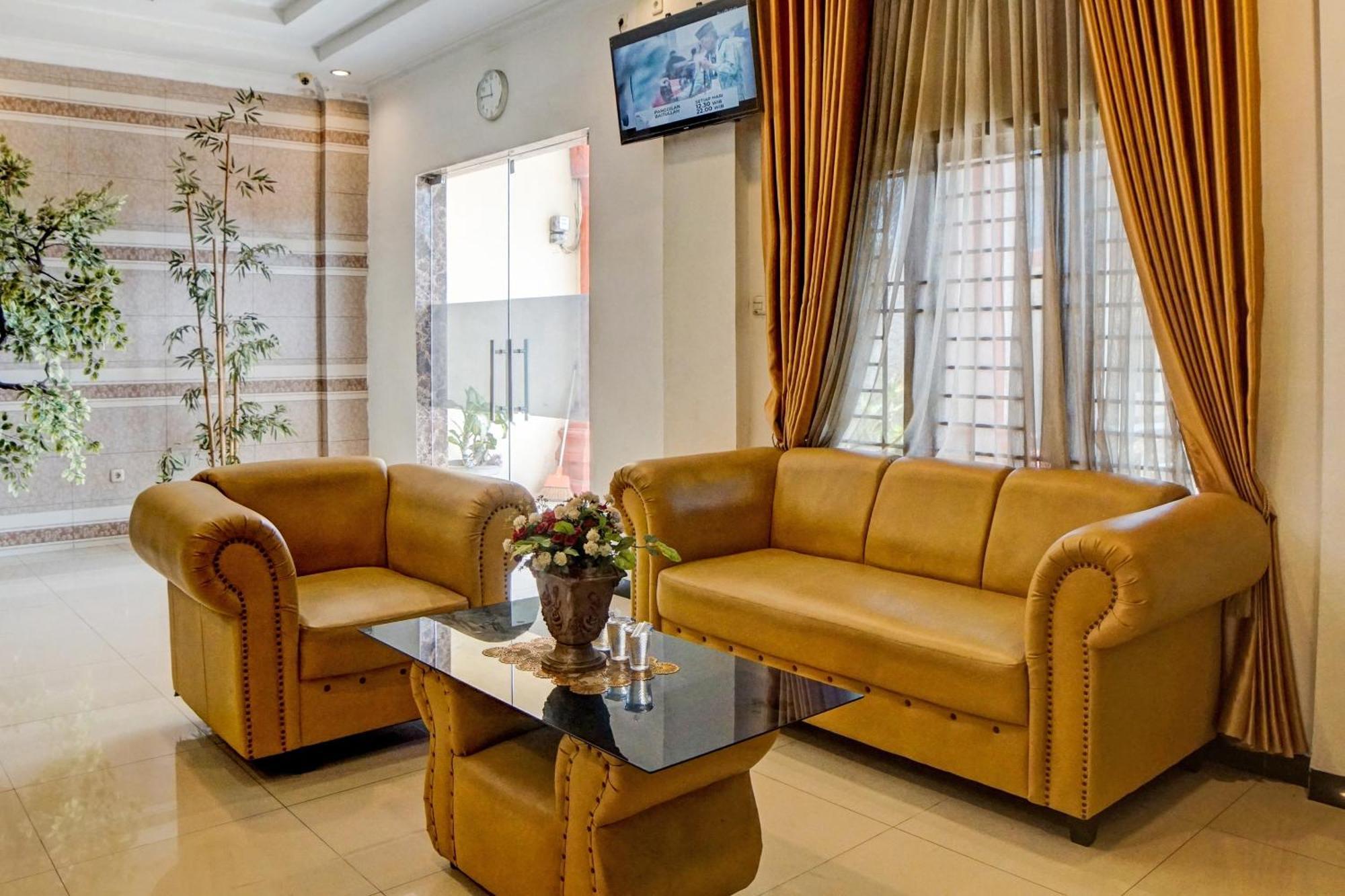 Oyo 92638 Jr Residence Syariah Medan Eksteriør billede