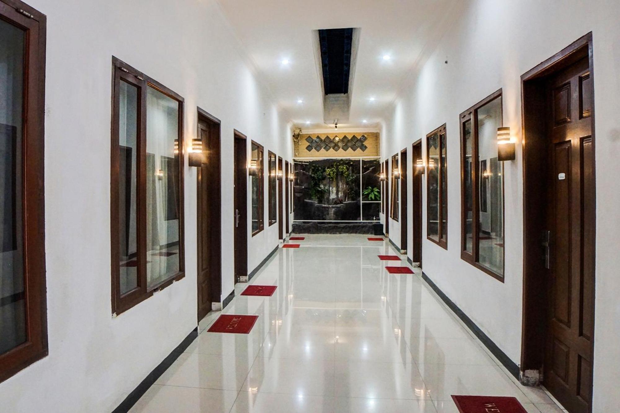Oyo 92638 Jr Residence Syariah Medan Eksteriør billede