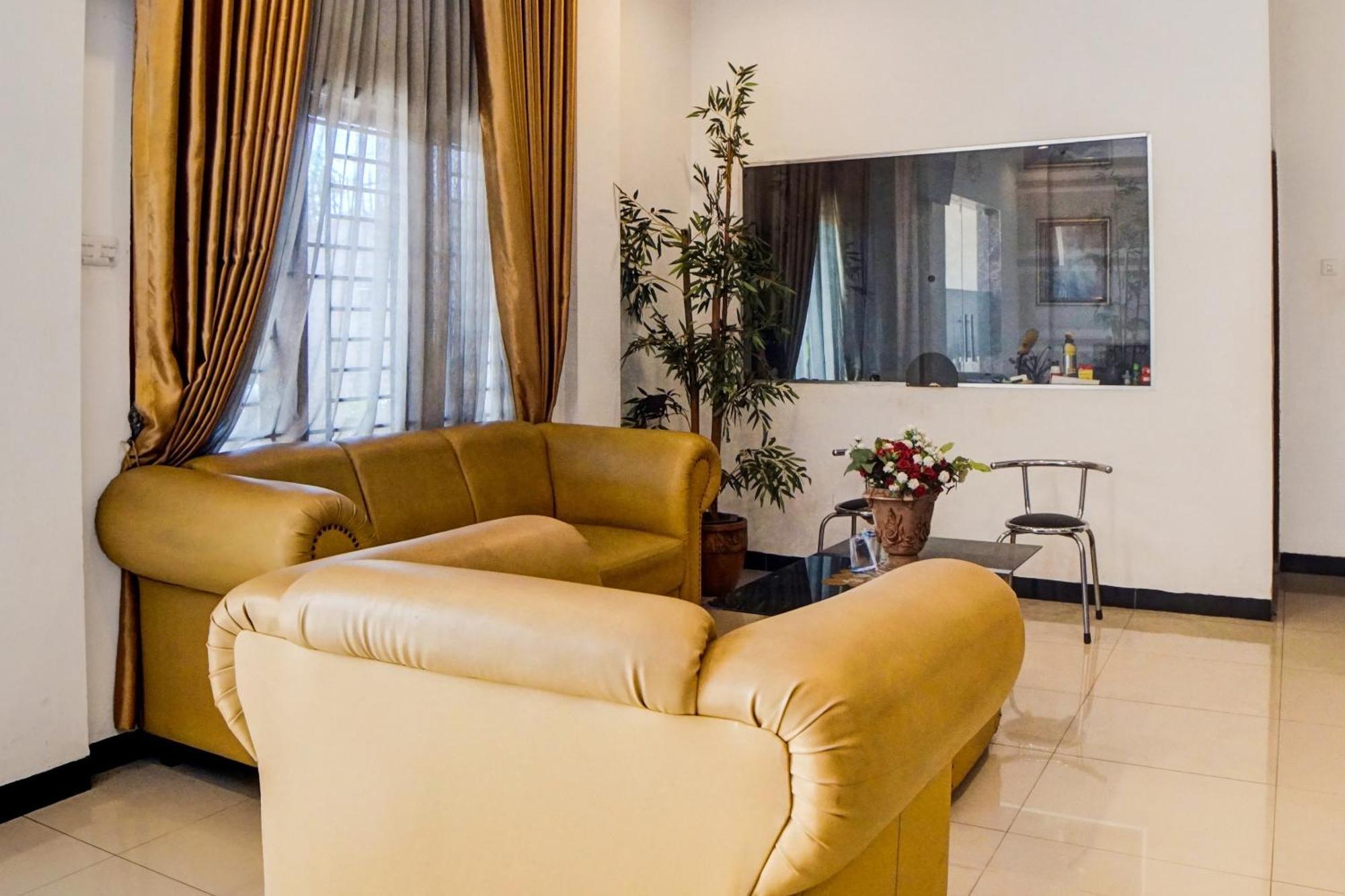 Oyo 92638 Jr Residence Syariah Medan Eksteriør billede