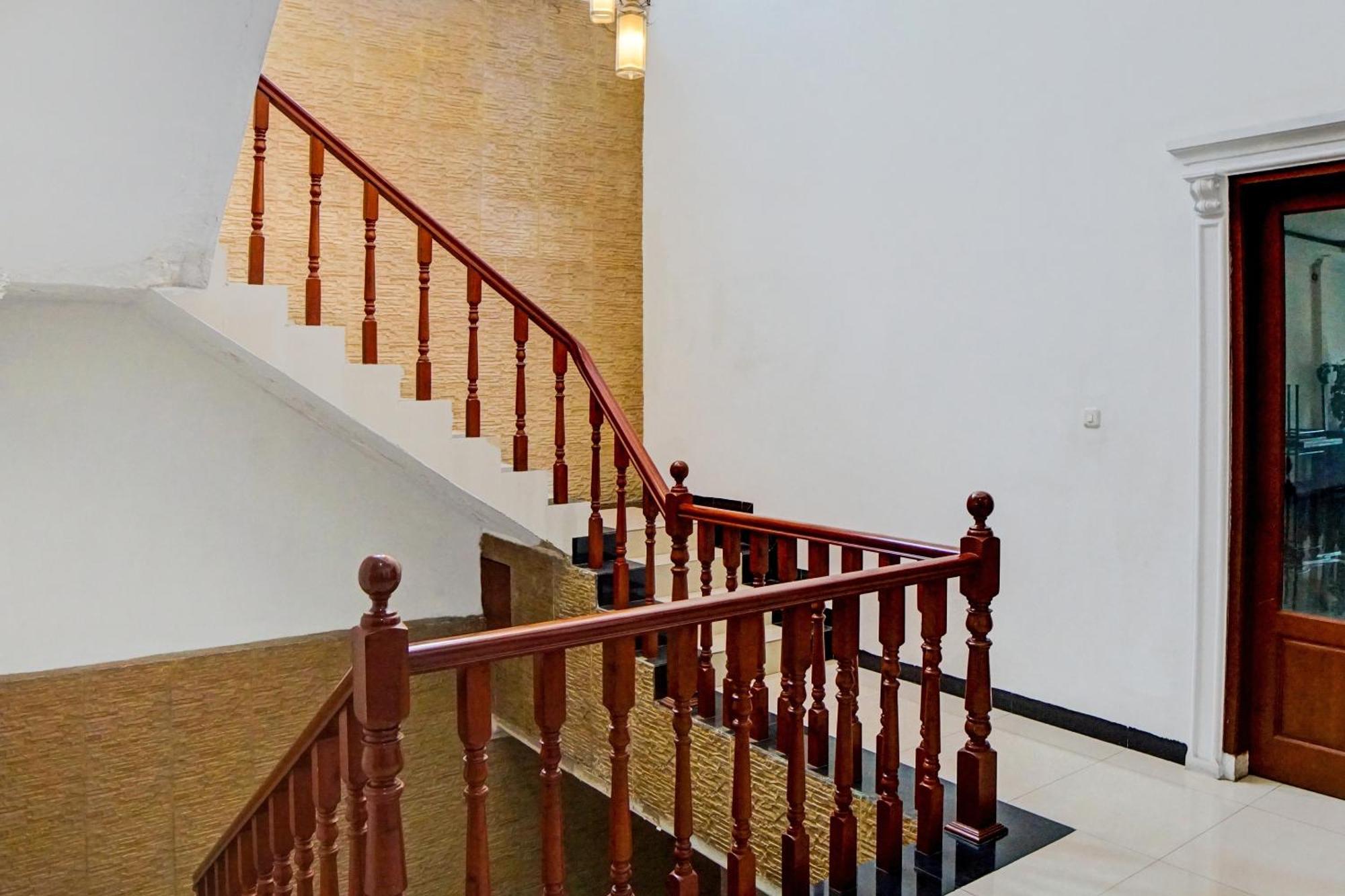 Oyo 92638 Jr Residence Syariah Medan Eksteriør billede
