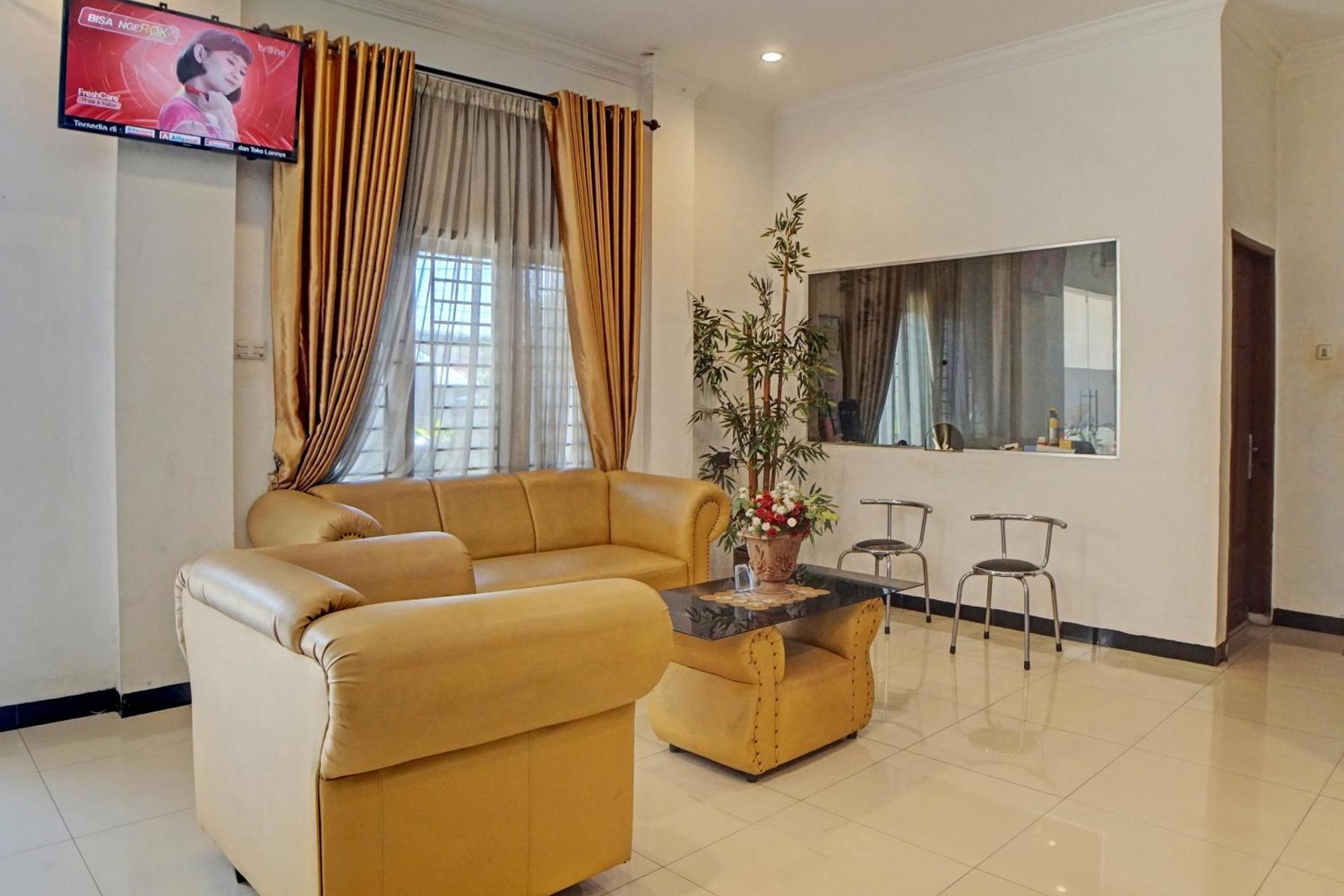 Oyo 92638 Jr Residence Syariah Medan Eksteriør billede