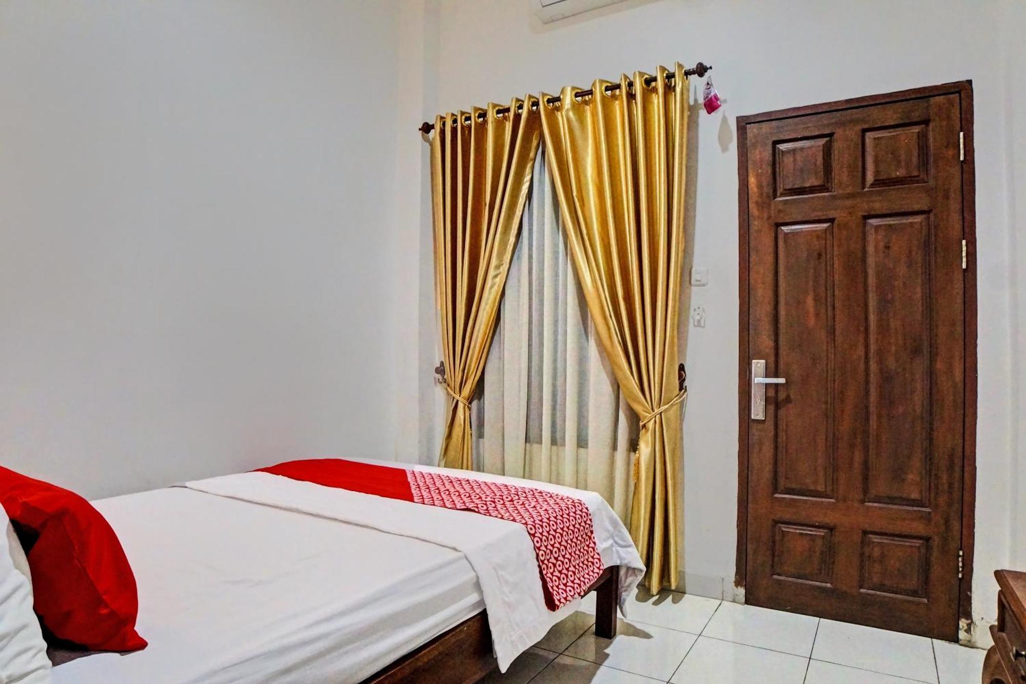 Oyo 92638 Jr Residence Syariah Medan Eksteriør billede