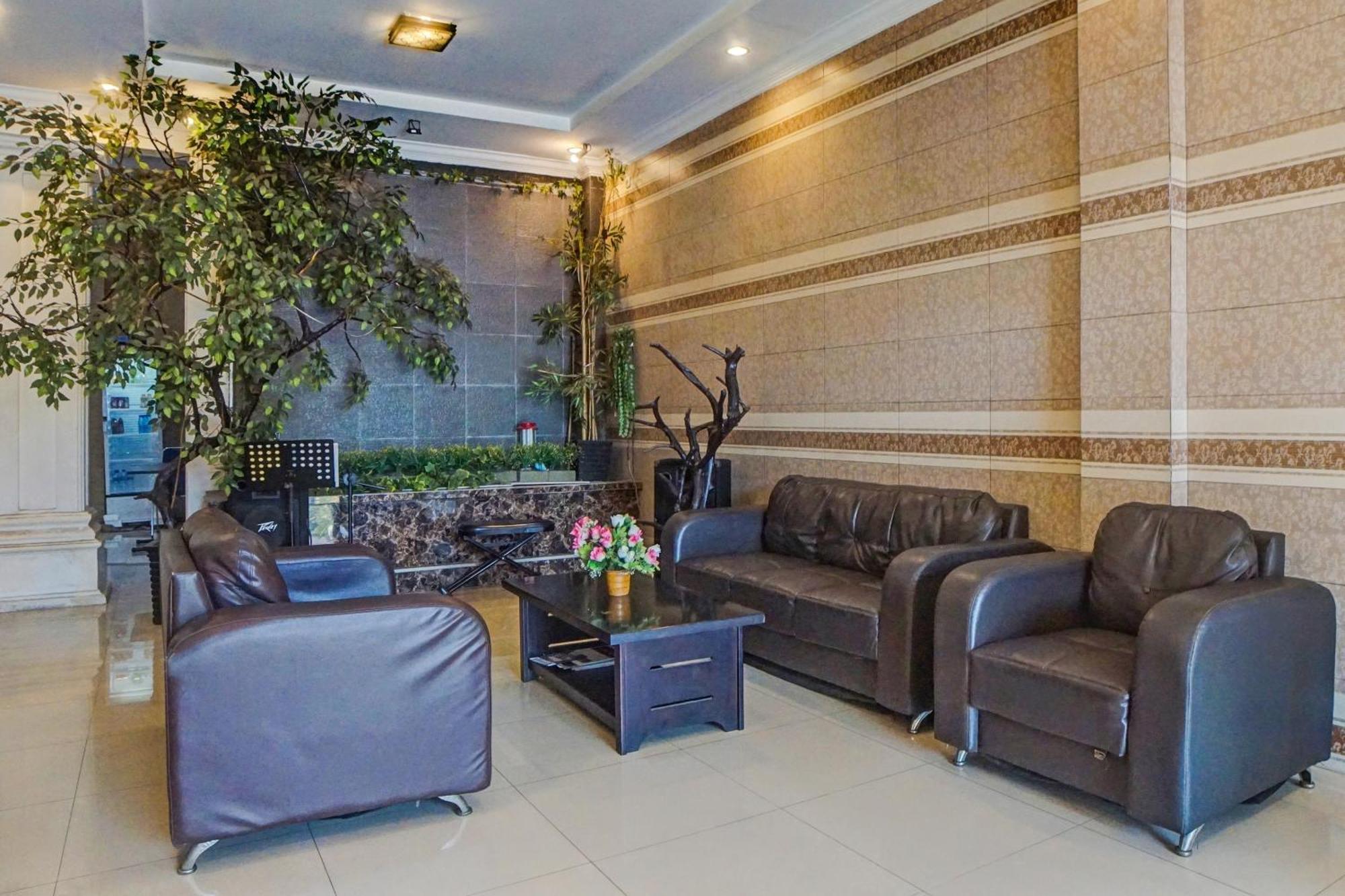 Oyo 92638 Jr Residence Syariah Medan Eksteriør billede
